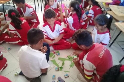 Creación de juegos con materiales del entorno